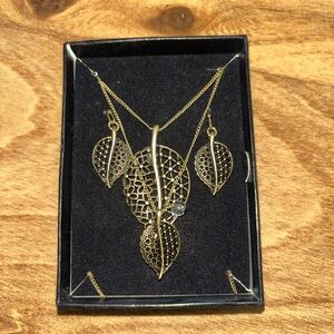Avon Filigree Leaf Necklace & Earring Set - Antique Bronze Tone NIB